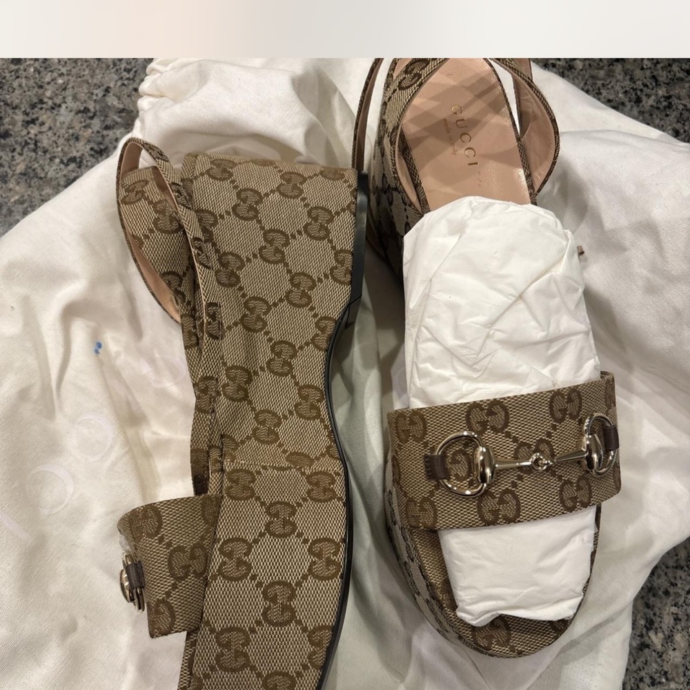 Gucci Brown Sandals with Elegant Design